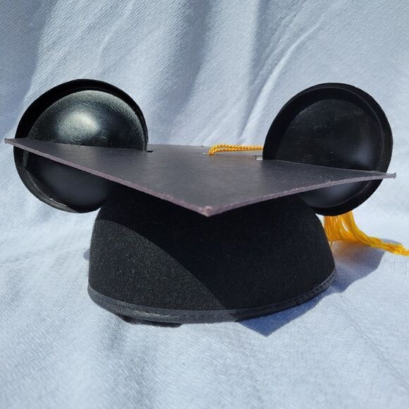 College of Disney Knowledge Graduation Cap Hat Mint Condition - Picture 5 of 7